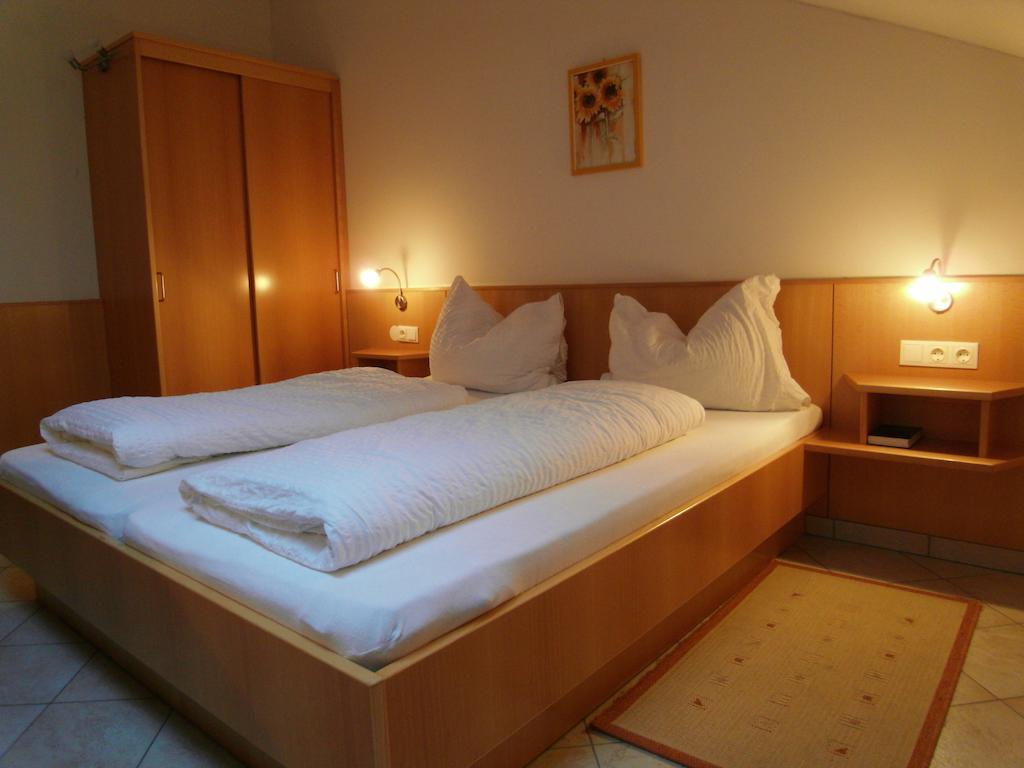 Weinhotel Kirchenwirt ゴルス 部屋 写真