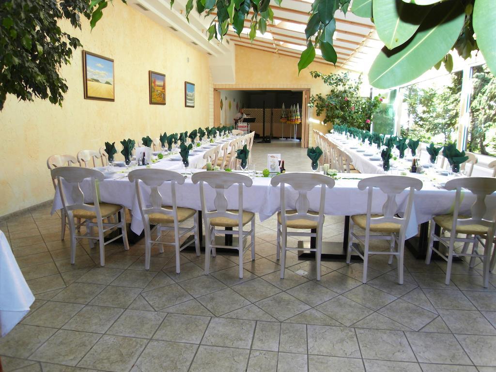Weinhotel Kirchenwirt ゴルス エクステリア 写真
